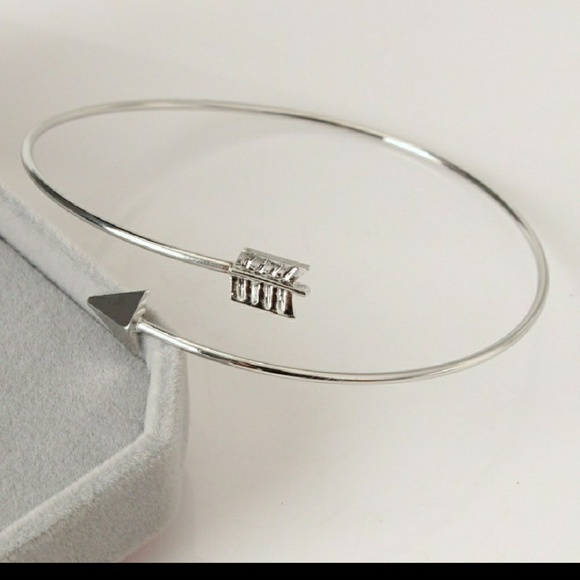 Jewelry - Arrow Bangle Bracelet Silver